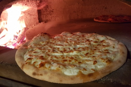 Pizza ô feu de bois et distributeur 24h/24