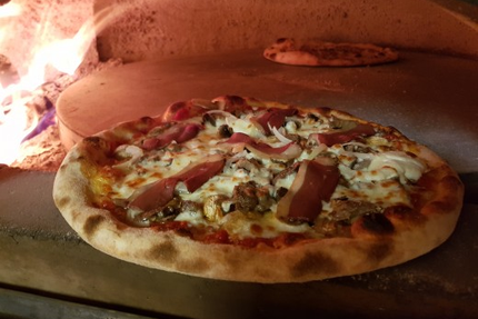 Pizza ô feu de bois et distributeur 24h/24