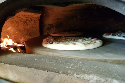 Pizza ô feu de bois et distributeur 24h/24