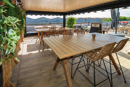 RESTAURANT BAR LE V8