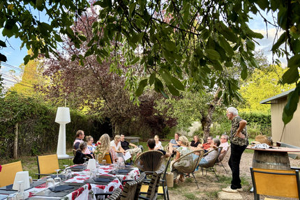 La table du jardin des abeilles